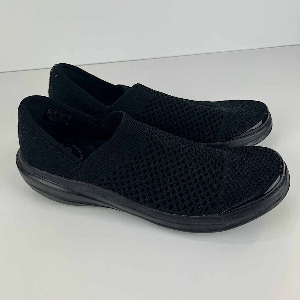 Bzees Women’s Breathable Charlie Knit Slip On Shoes Size 10